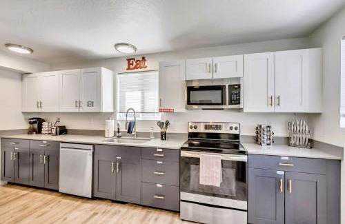Sugar House Apartment | Convenient 2BR Apt w Covered Parking SLC