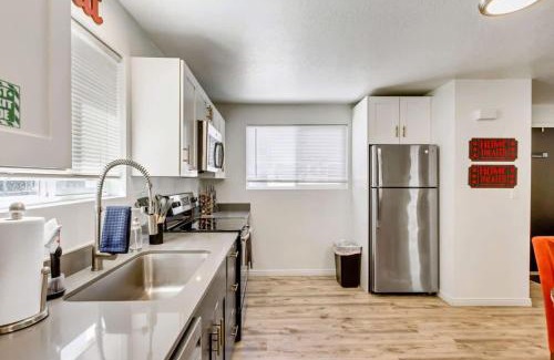 Sugar House Apartment | Convenient 2BR Apt w Covered Parking SLC