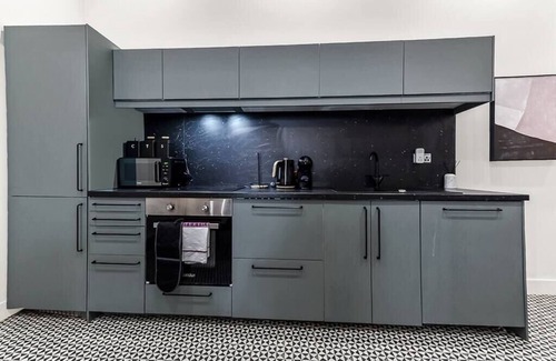 Seven Sisters Apartment | Convenient 2BR 2BA | near Tube Station