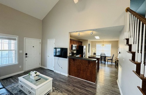 Augusta House | Convenient 4B/3b home & 2 car garage