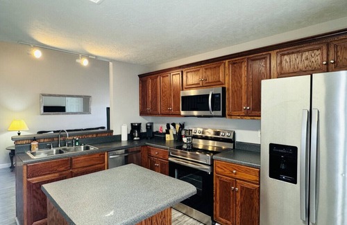 Augusta House | Convenient 4B/3b home & 2 car garage