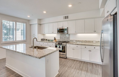 Platinum Triangle Condo | Convenient Anaheim Condo: Walk to Angel Stadium