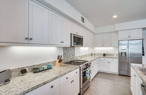 Platinum Triangle Condo | Convenient Anaheim Condo: Walk to Angel Stadium