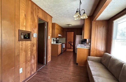 Jonesboro House | Convenient and Charming 3-bedroom house with basement in Atlanta’s Suburbs