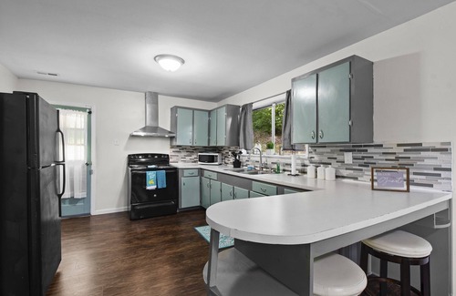 Red Bank House | Convenient and Spacious Getaway!