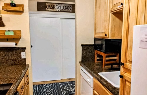 Shaver Lake Apartment | Convenient condo near Shaver Lake & China Peak with pool & hot tub