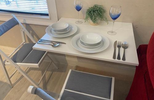 Bedford Apartment | Convenient Contractor Stay Free Parking Walk To Weatherspoons
