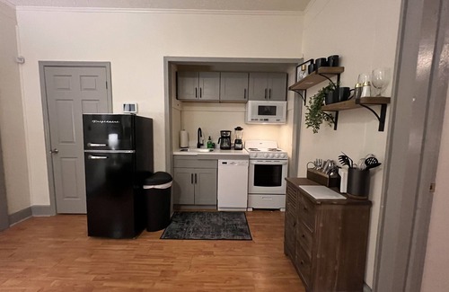 Knoxville House | Convenient & cozy great for couples or small families!