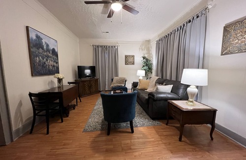 Knoxville House | Convenient & cozy great for couples or small families!