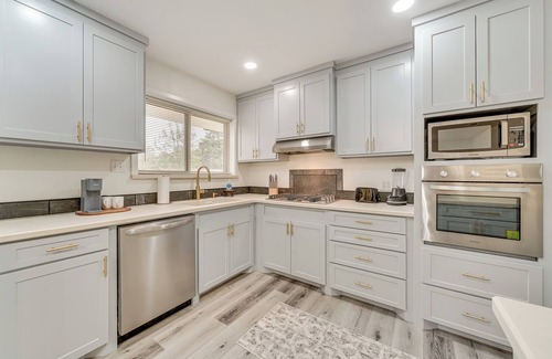 Texarkana House | Convenient Family-Friendly Location: Texarkana Gem
