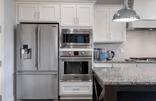 Felida House | Convenient Family Stay Close to Everything!