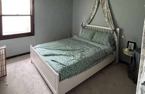 Summit - University House | Convenient Home Near The Best Restaurants and Bars! 3 Beds + Free Coffee