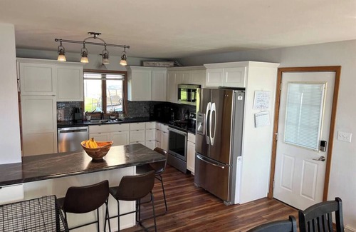 Aberdeen House | Convenient Lake Cottage Quick Trip To Aberdeen