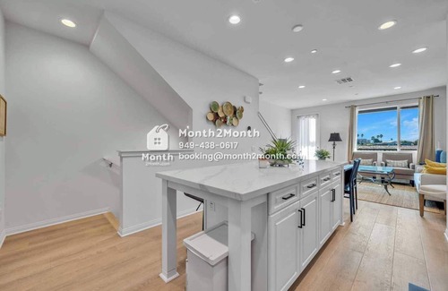 Northwest Anaheim House | Convenient living on Victor Avenue #42270