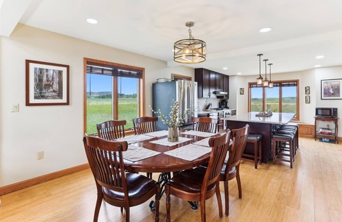 Davis House | Convenient location for your mountain vacation. Welcome to Coyotes Den!
