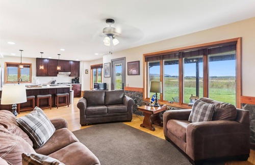 Davis House | Convenient location for your mountain vacation. Welcome to Coyotes Den!