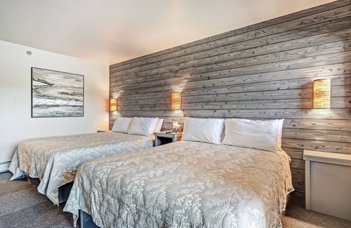 Angel Fire Hotel | Convenient Location | Elk Horn Lodge 206