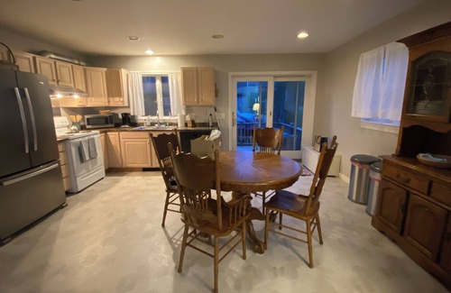West of Town House | Convenient Mid Island House Nantucket-5 Bedrooms