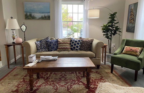 West of Town House | Convenient Mid Island House Nantucket-5 Bedrooms