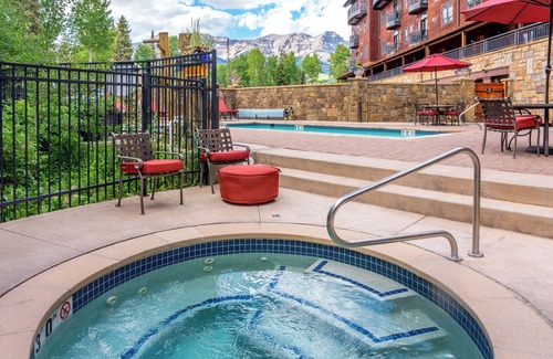 Mountain Village Hotel | Convenient Mountain Village Hotel Room with Great Amenities