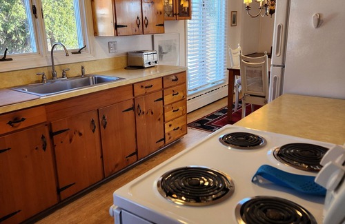 Thomaston House | Convenient, private, well equipped home, located in beautiful Thomaston.