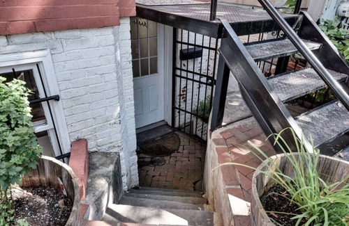 Shaw House | Convenient Retreat near DC Convention Center