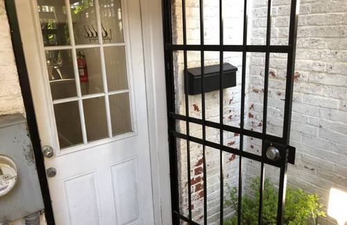 Shaw House | Convenient Retreat near DC Convention Center