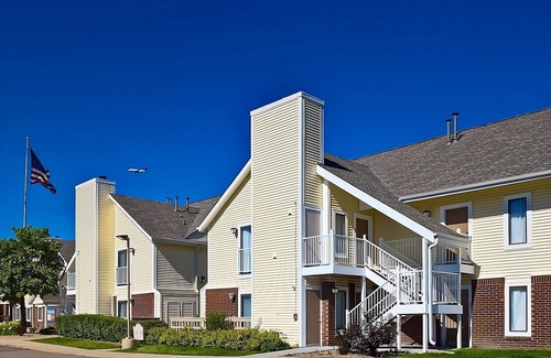 Westlake House | Convenient Stay in Westlake! Kitchen, Free Parking, Pets Allowed, Onsite Pool