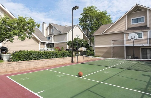 Westlake House | Convenient Stay in Westlake! Kitchen, Free Parking, Pets Allowed, Onsite Pool
