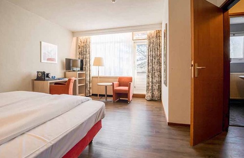 Municipality of Noordwijk Hotel | Convenient Stay Near Noordwijk Beach & Historic Lighthouse! Free Breakfast!