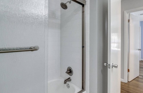 Colonial Oaks House | Convenient