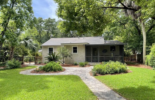 Saint Simons Island Cottage | Conveniently Located Cottage in a Residential Neighborhood! Pet Friendly!