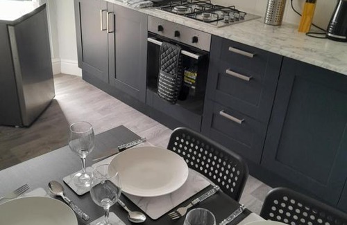 Pembroke Dock Apartment | Conveniently located, newly refurbished flat (sleeps 4)
