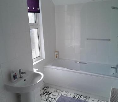 Pembroke Dock Apartment | Conveniently located, newly refurbished flat (sleeps 4)