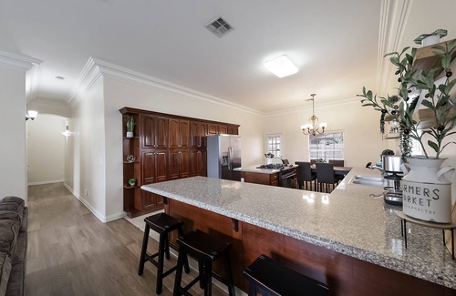Pumpkin Center House | Conveniently Located by 99 Freeway and Freshly Furnished Home!