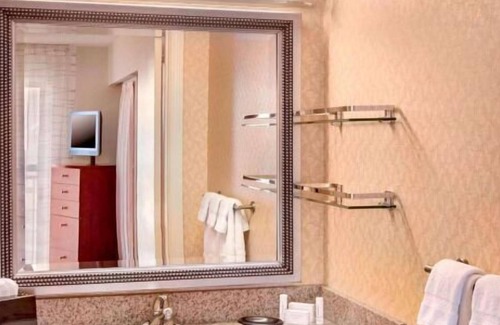 Westborough House | Conveniently Located To Excellent Transportation! Free Parking, Pets Allowed