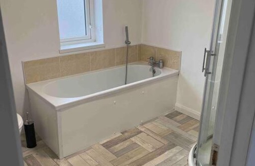 Londonderry Apartment | Conveniently located, close to city and quiet area