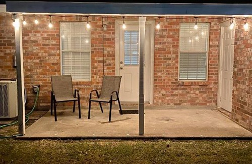 Lake Charles Apartment | Conveniently located South Lake Charles Apartment