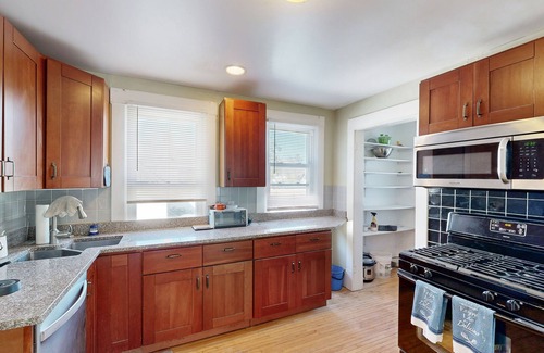 Midway House | Conveniently located home with full kitchen and washer/dryer