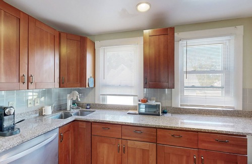 Midway House | Conveniently located home with full kitchen and washer/dryer