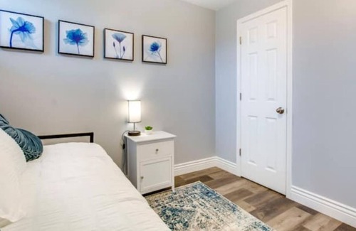 Beechmont House | Convention center- RV Parking Fast Wifi-Suite!