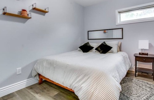 Beechmont House | Convention center- RV Parking Fast Wifi-Suite!