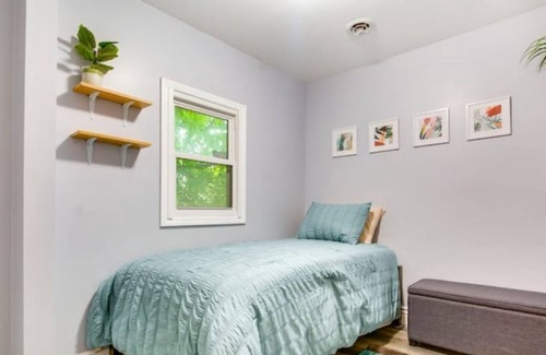 Beechmont House | Convention center- RV Parking Fast Wifi-Suite!