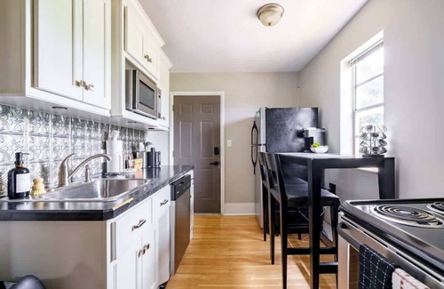 Victorian Village House | Convention - Private Parking - Pets - Short North