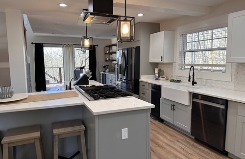 Greenville - Spartanburg House | Converted barn with incredible deck and view. Pet friendly.