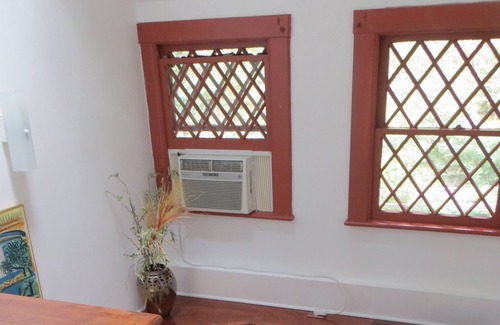Shinnecock Hills Cottage | Converted Coach House - 1-BR Duplex, bay view, private, just renovated