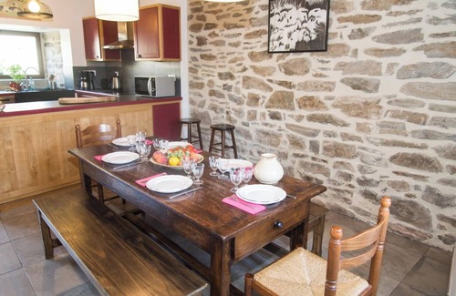Mont Lozere et Goulet House | Converted barn at the foot of Mont Lozère in a hamlet with character