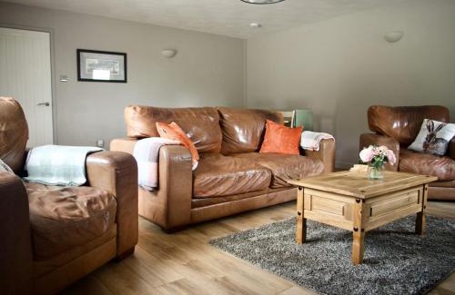 Kilgetty Apartment | Converted Stables at Peaceful Family Farm Stay