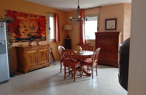 Arles Villa | Convivial house of architect with view of oliver groves