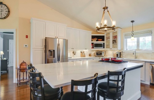 Center Conway House | Conway Retreat: Private Hot Tub, Deck & Game Room!